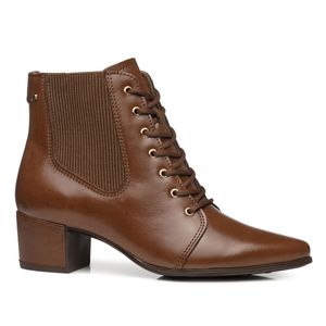 Bota Cano Curto em Couro Pegada Feminina Marrom