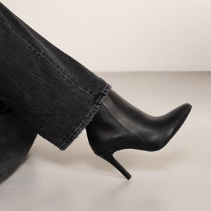 Bota Salto Fino Preta Vizzano Feminina