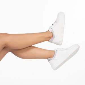 Tênis Feminino Casual Detalhe Metal Pegada Branco Prata